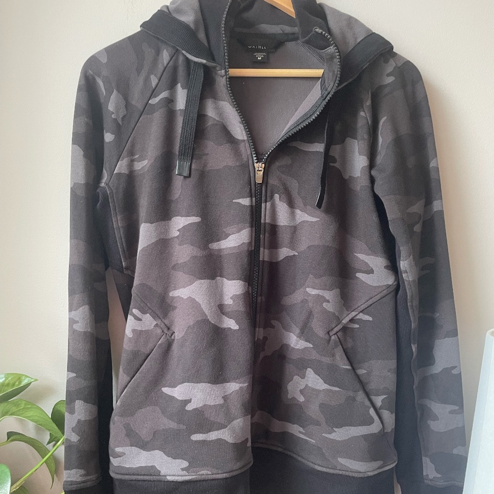 Athleta Triumph Printed Hoodie-Size Medium